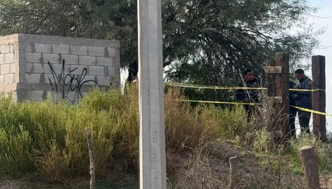 Muere niño ahogado en un estanque junto a la carretera Torreón–San Pedro; su madre recuperó el cuerpo