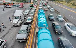Choque múltiple paraliza la carretera Monterrey-Laredo