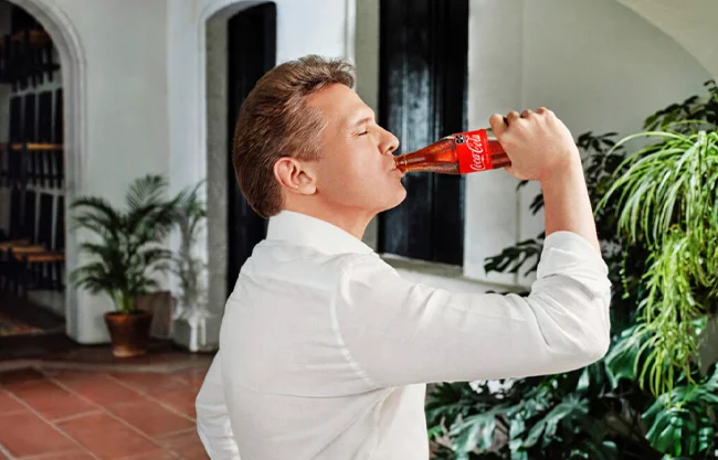 Reaparece Luis Miguel tras rumores de salud; protagoniza campaña