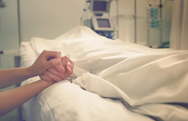Entra en vigor la ley de muerte asistida en Nueva York; genera temor sobre posibles fallas médicas