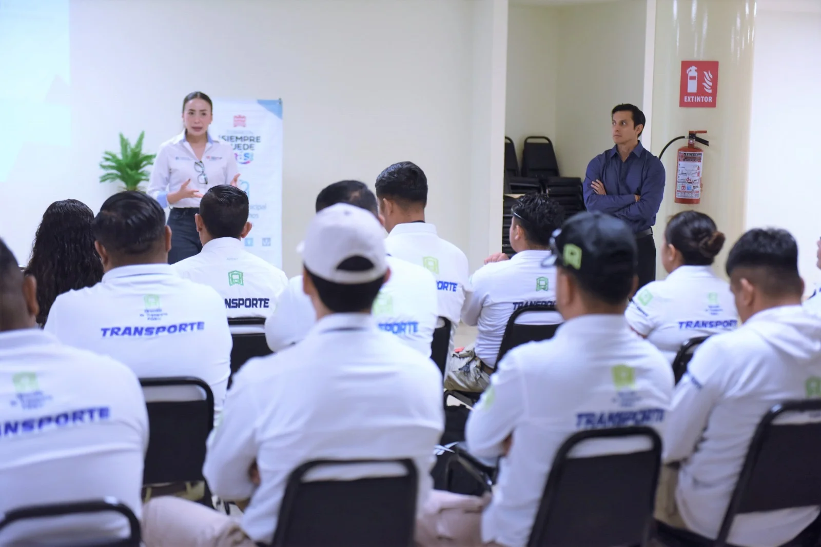 Capacitan a personal de Transporte Público en ética y responsabilidades del servicio