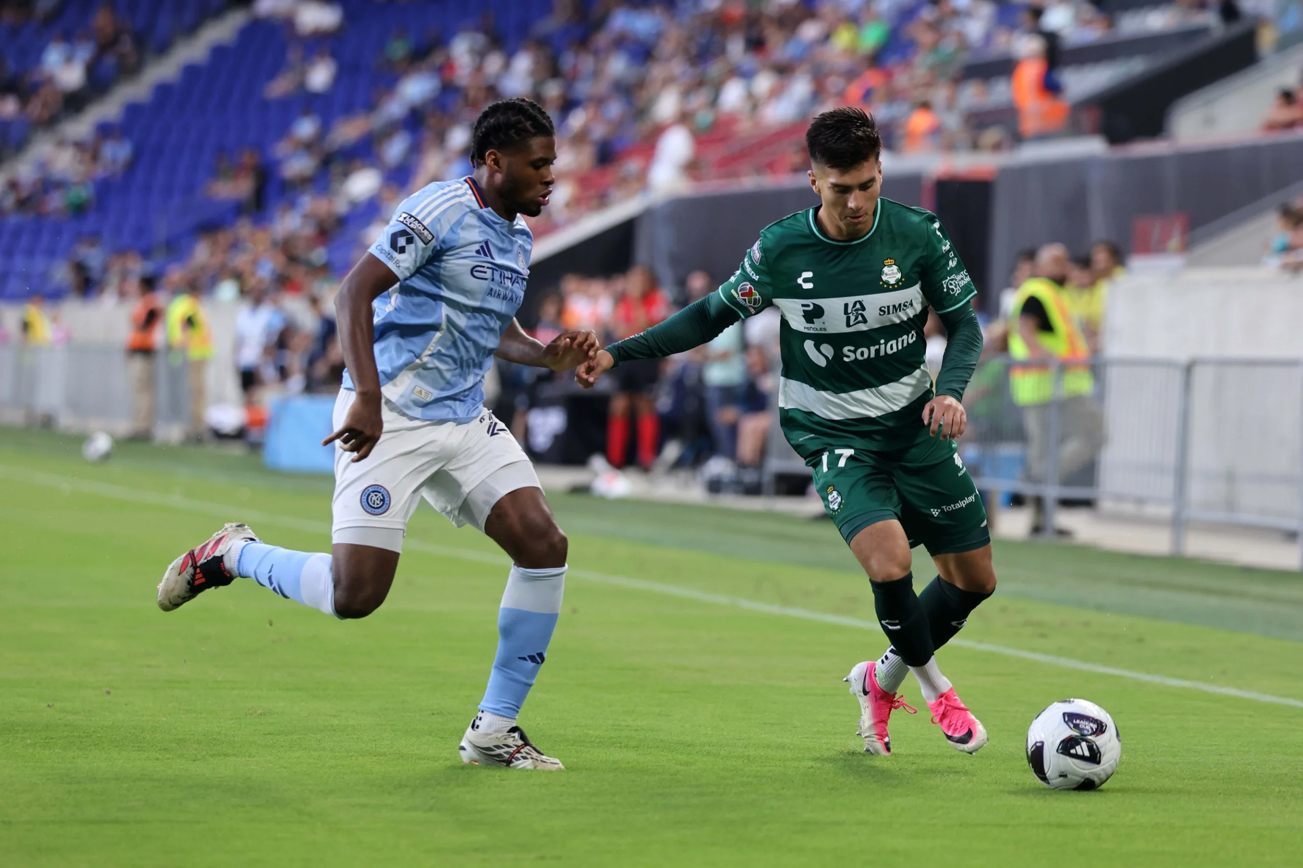 Cae Santos en su debut ante New York