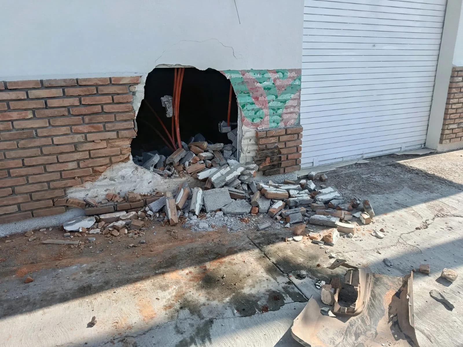 Mujer se estrella contra tortillería en Torreón; resulta lesionada