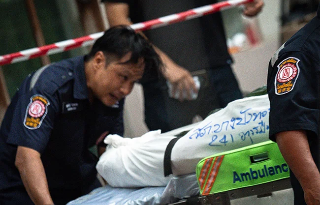 Un adolescente mata a sus abuelos y a cinco personas en un colegio de Tailandia