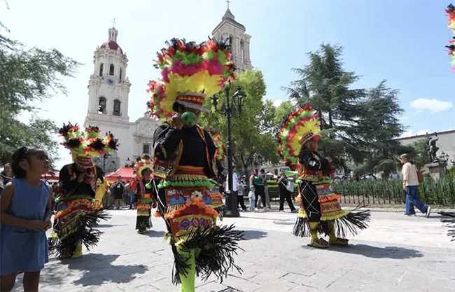Dejó Santo Cristo ‘bendiciones’ al comercio del centro de Saltillo