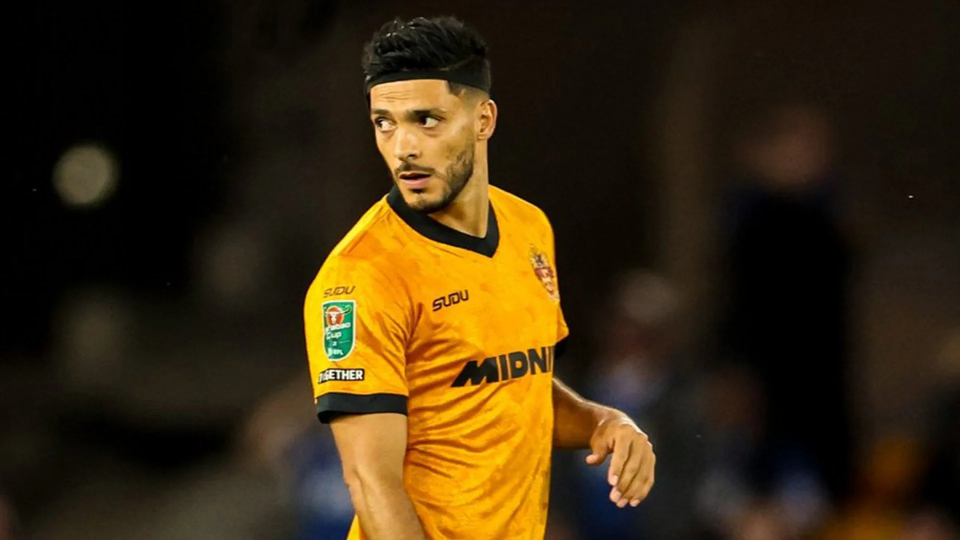 ¡Inolvidable! La afición de los Wolves recibe a Raúl Jiménez entre ovaciones y aplausos