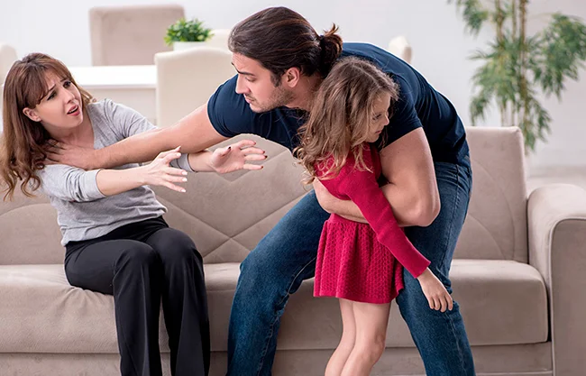 Colapsa a familias violencia extrema entre los papás; cónyuges normalizan agresiones