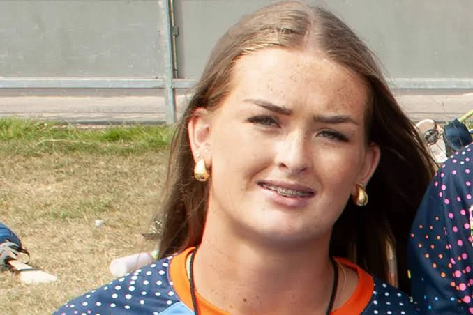Muere Aoibheann Clarke, futbolista de 16 años, al desplomarse en pleno partido frente a su padre