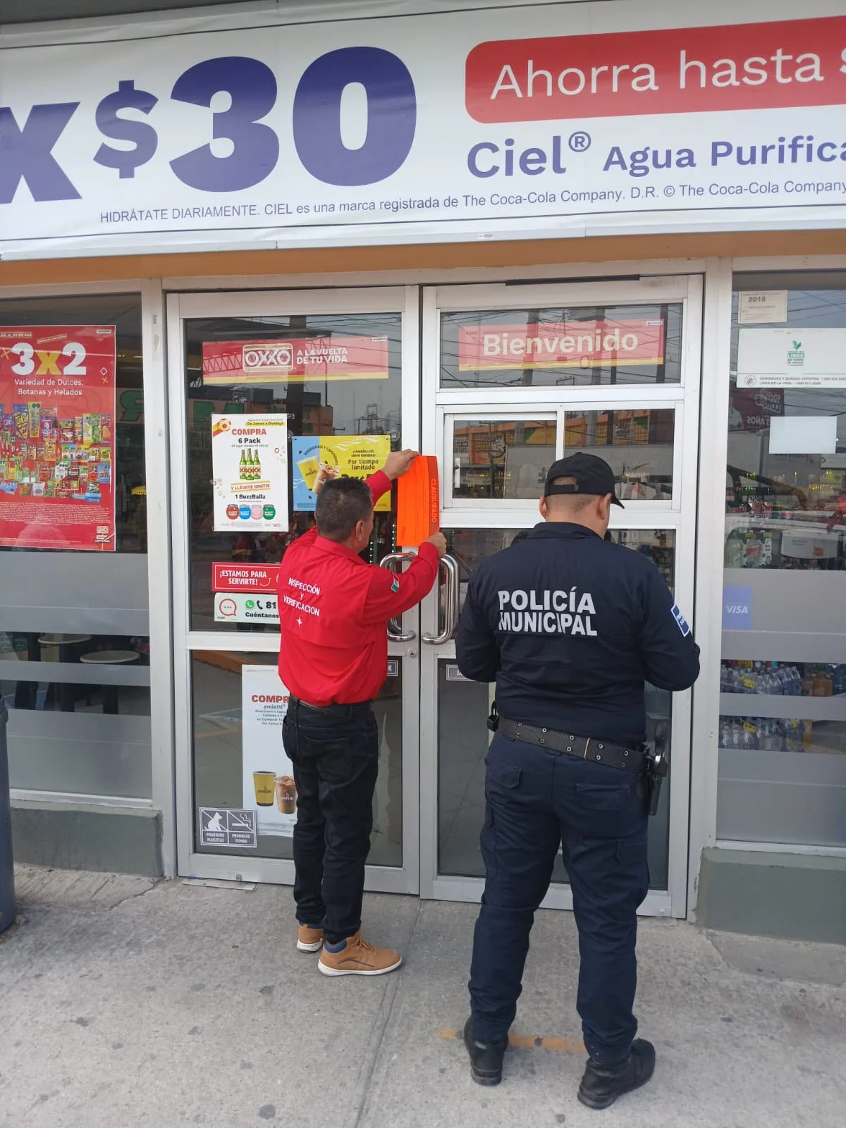 Clausuran OXXO en Torreón por venta de alcohol a menores de edad
