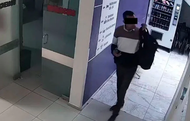 Se hacía pasar por paciente para robar equipo y pertenencias a familiares
