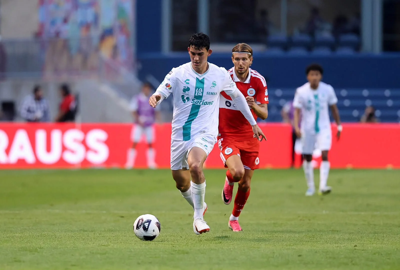 Chicago viene de atrás y vence a Club Santos