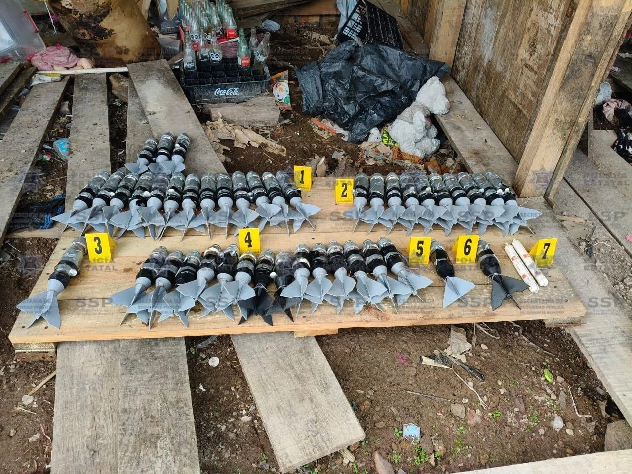 Aseguran 45 artefactos explosivos durante operativo en Tamazula, Durango