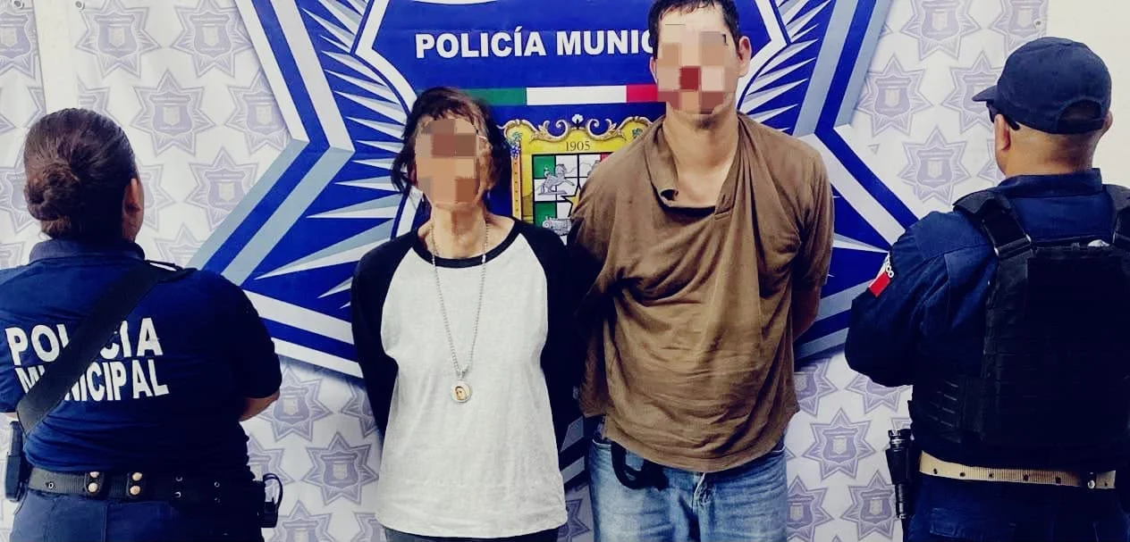 Detienen a dos adultos tras encontrar a menor de 5 años escondido en clóset de vivienda en Gómez Palacio