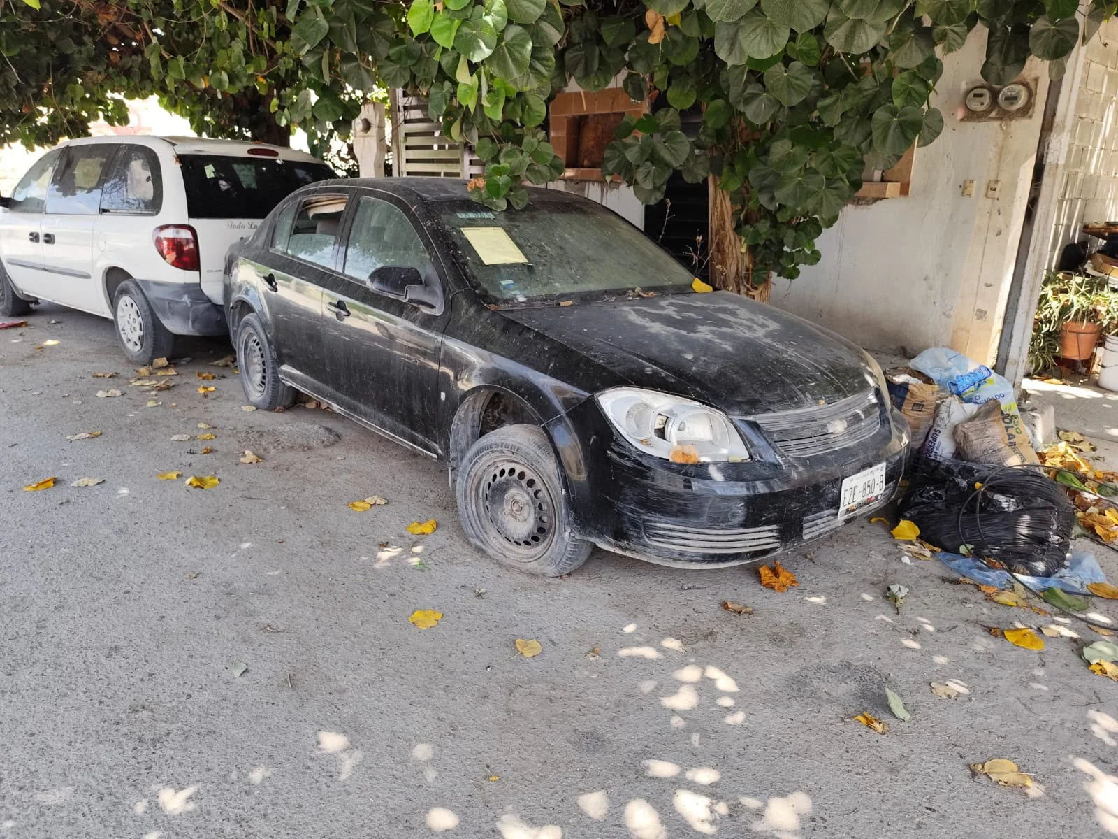 Refuerzan retiro de vehículos abandonados en calles de Torreón