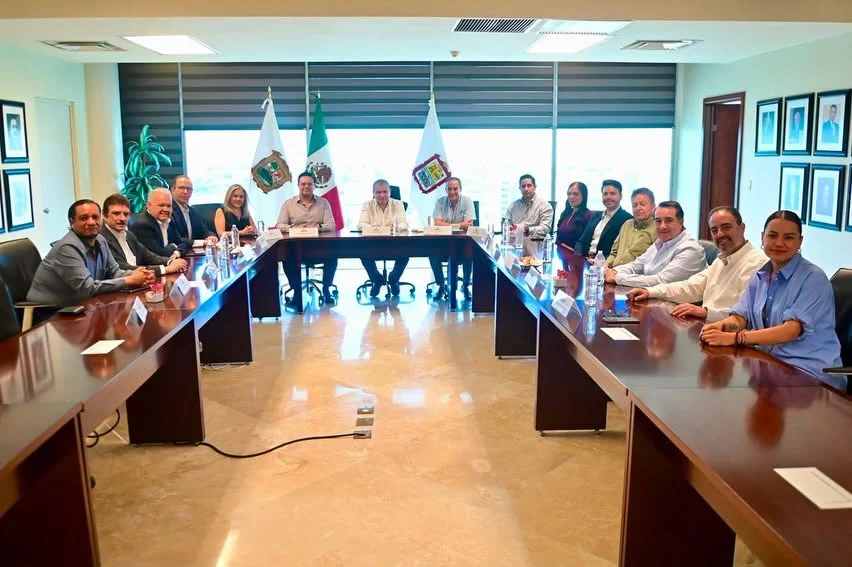 Buscan simplificar trámites y brindar mayor seguridad jurídica en Torreón; alcalde sostiene reunión con el Colegio de Notarios