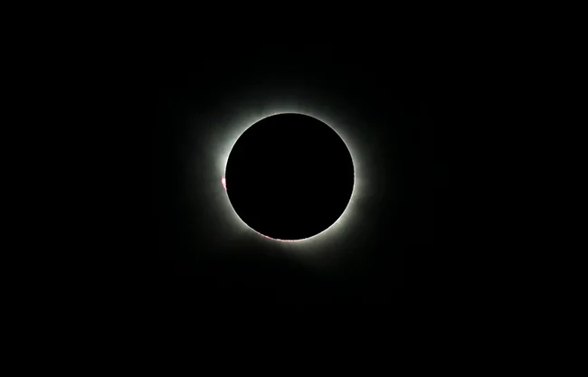 Fase de totalidad del eclipse solar trae un anochecer anticipado y breve a parte de España
