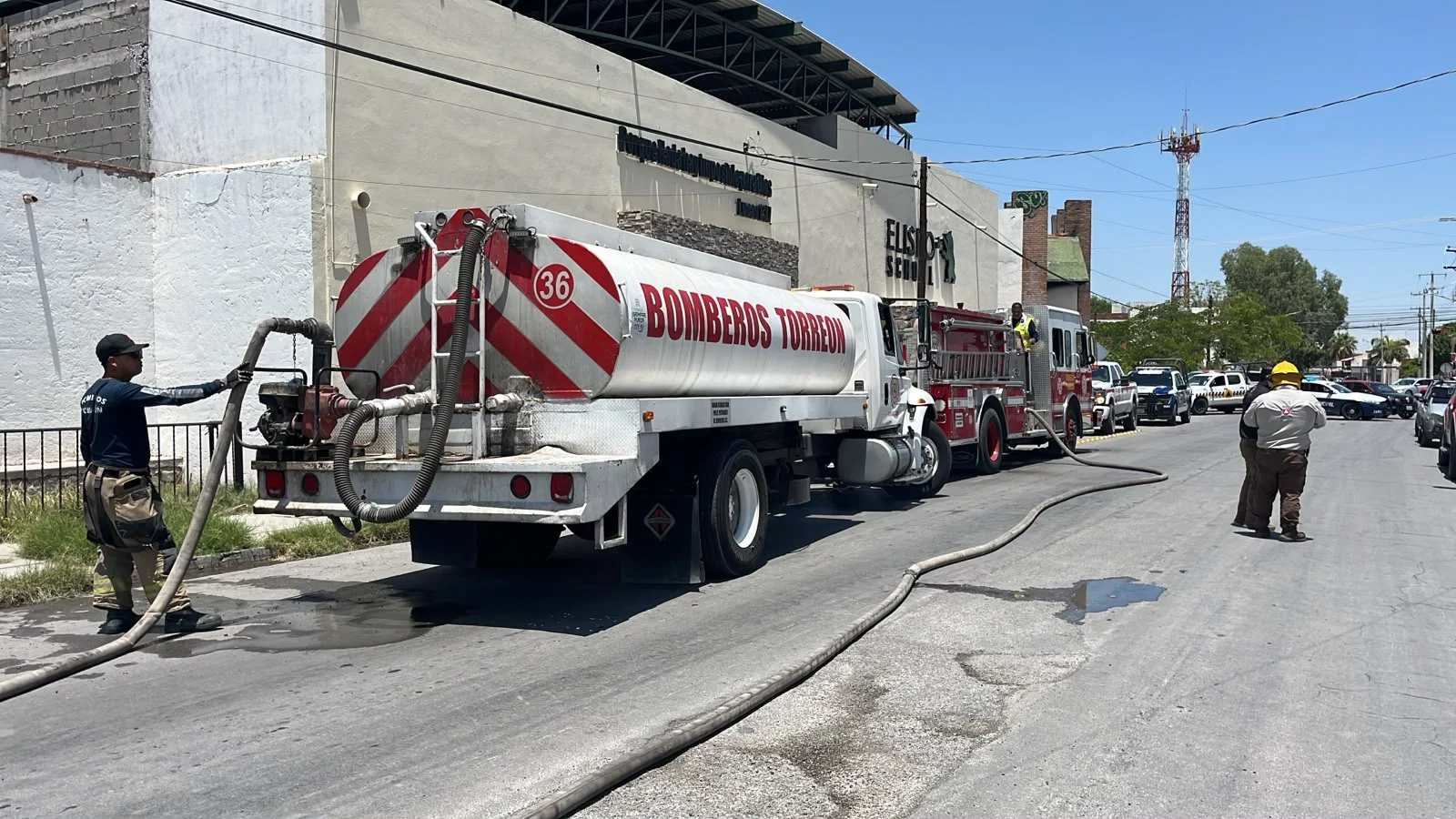 Incendio en colegio de Torreón provoca evacuación de alumnos; no hay lesionados