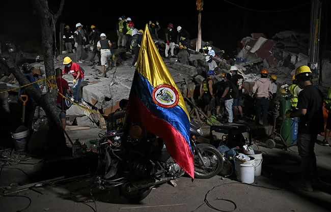 Agota Colombia plazo para hallar supervivientes del terremoto; suman 265 muertos