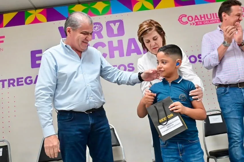 Entregan apoyos auditivos con inversión de 3.4 millones de pesos en Torreón