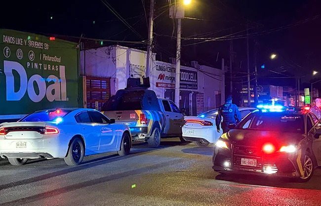 Policía abate a indigente que intentó agredirlo con machete en NL; detienen a oficial