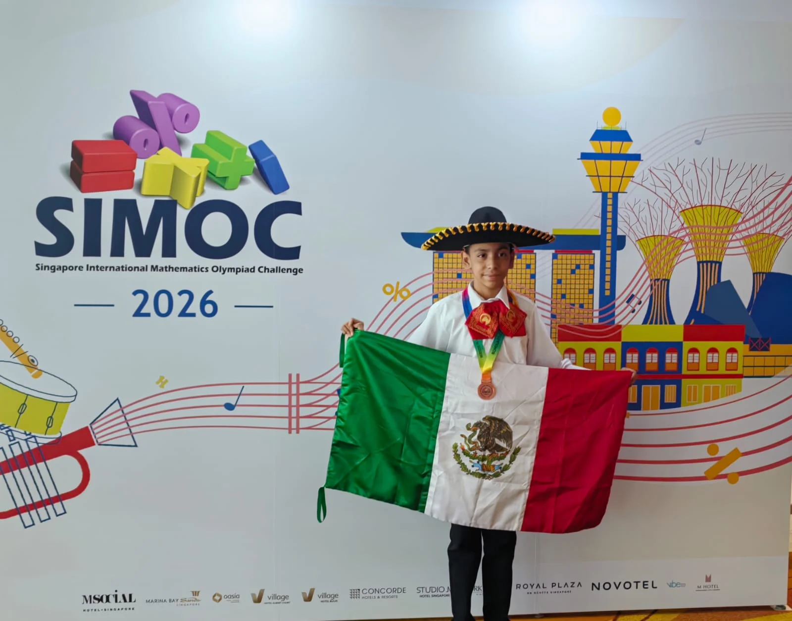 Alumno coahuilense destaca en competencia internacional en Singapur