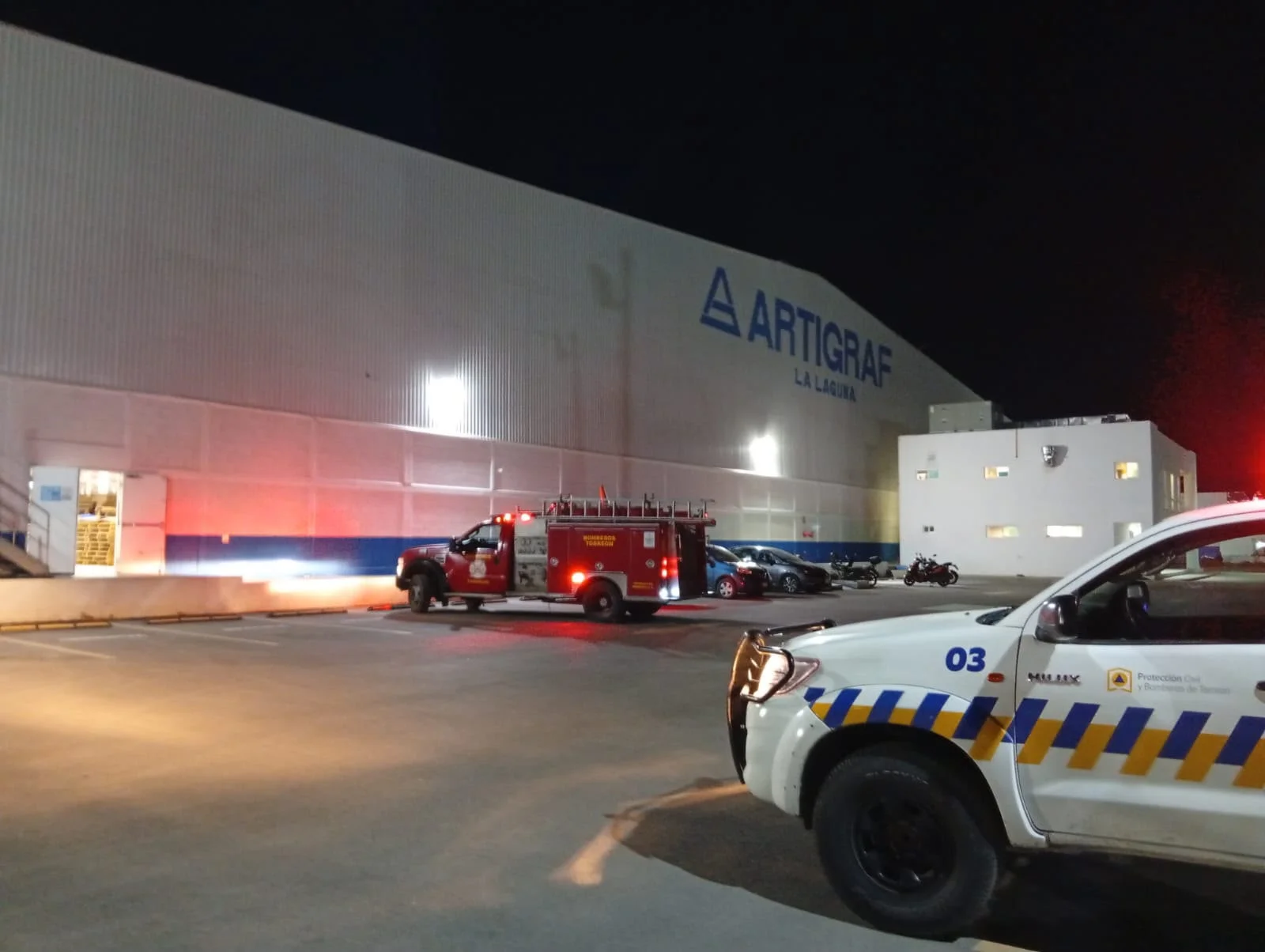 Trabajador resulta lesionado tras quedar atrapado en una máquina de empresa en Torreón