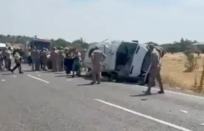 Fallecen siete miembros de una familia al volcar vagoneta en camino a una boda
