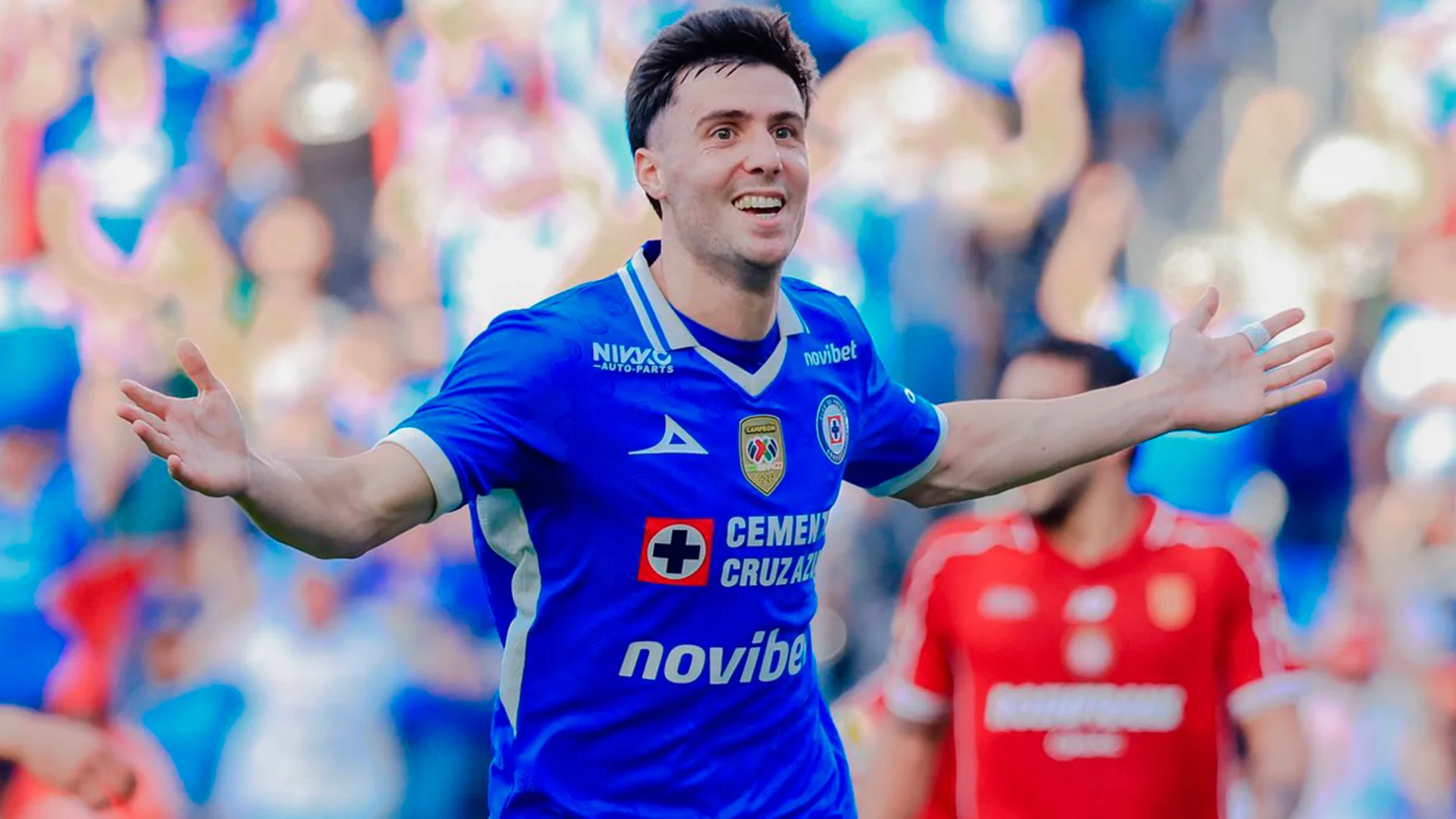 ¡Tensión en la Liga Mx! Aficionado de Cruz Azul es amenazado tras encarar a José Paradela