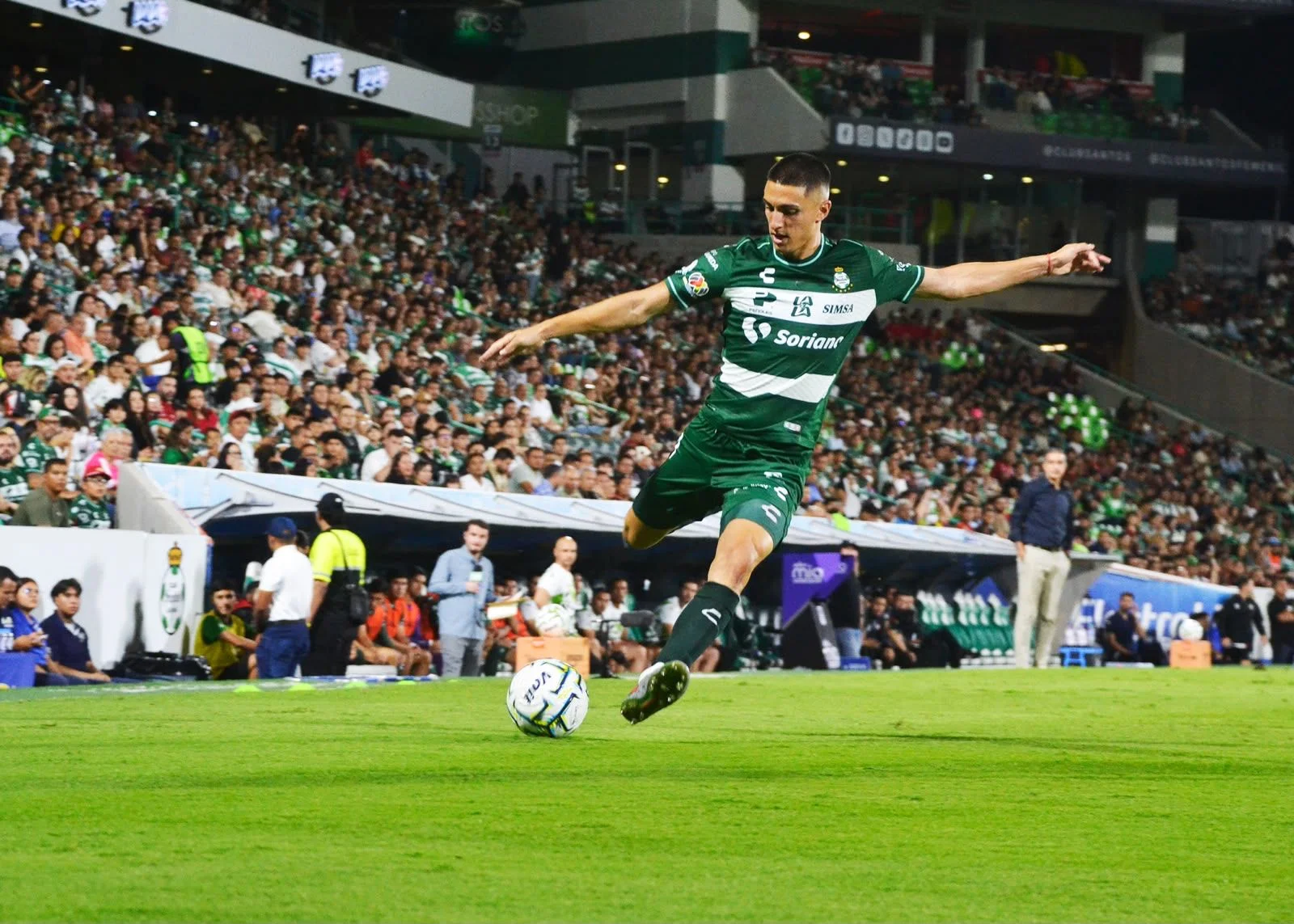 Un Santos motivado recibe a Chivas esta tarde en el Corona