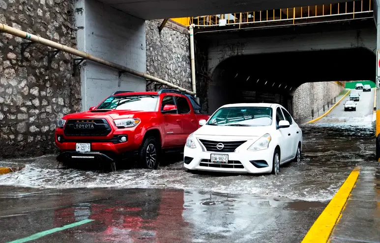Conducir bajo la lluvia exige prudencia y prevención