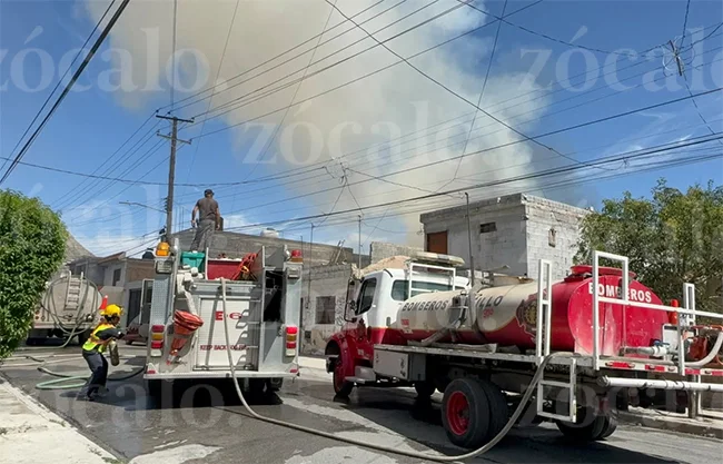 Incendio en casa deshabitada moviliza a Bomberos y causa desalojo preventivo en la Panteones