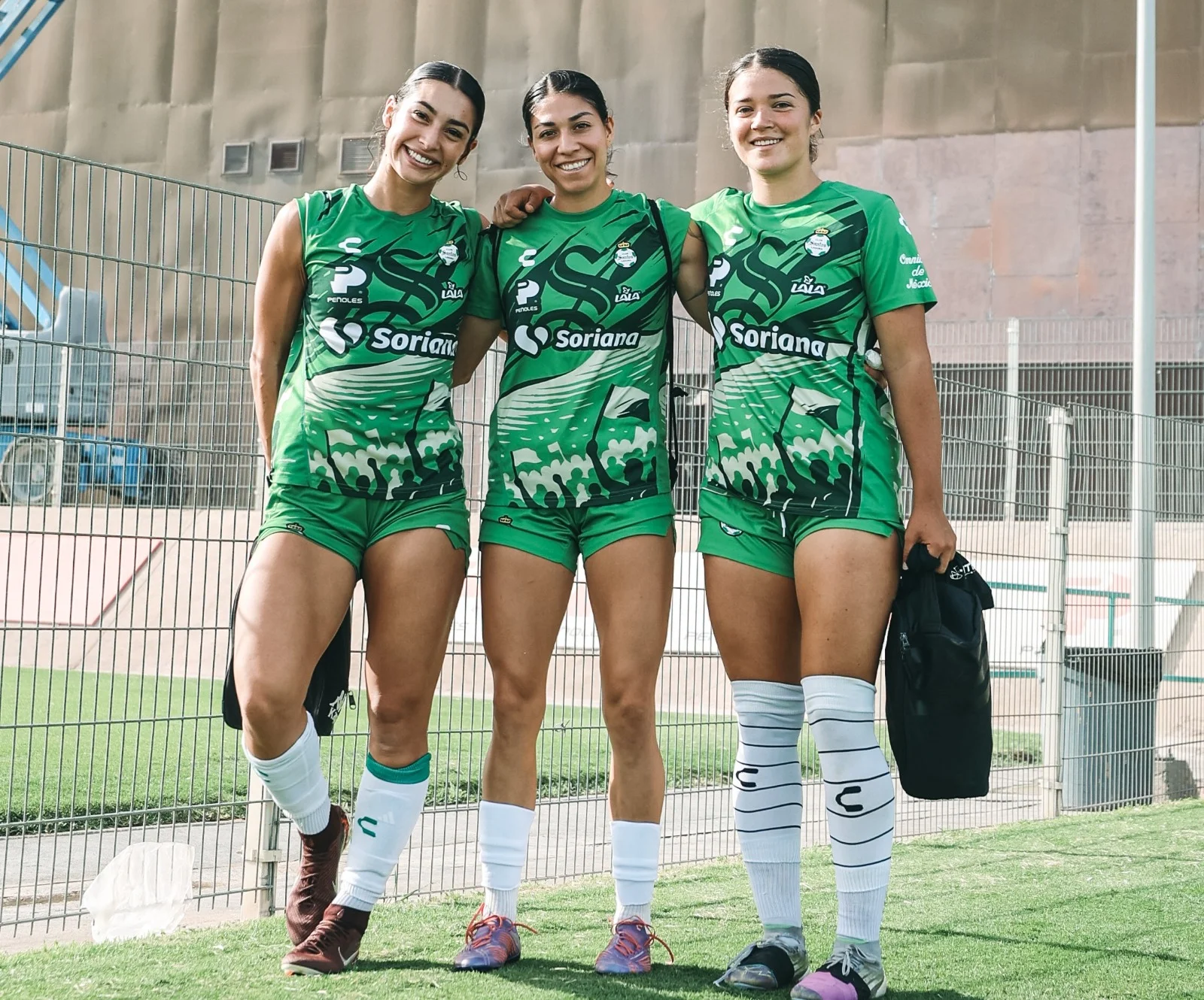 Recibe Santos femenil esta tarde a las Rayadas de Monterrey