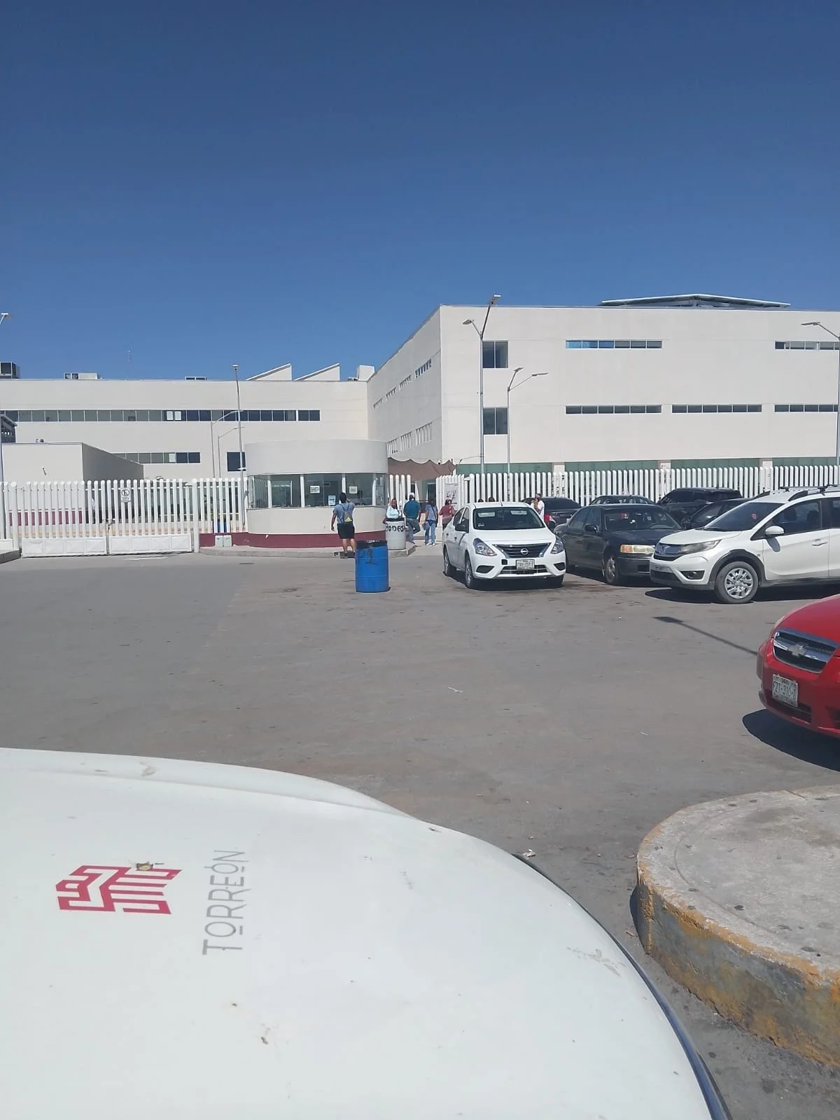 Reordenan comercio ambulante para liberar accesos al ISSSTE Torreón