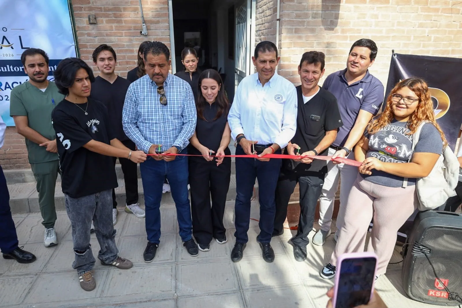 Rector de la UAdeC recibe a estudiantes de bachillerato y Administración en La Laguna