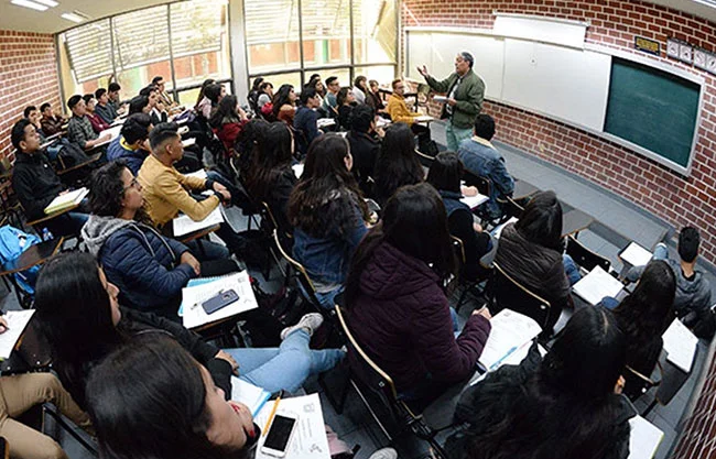 Regresan a clases 215 mil estudiantes de la UNAM