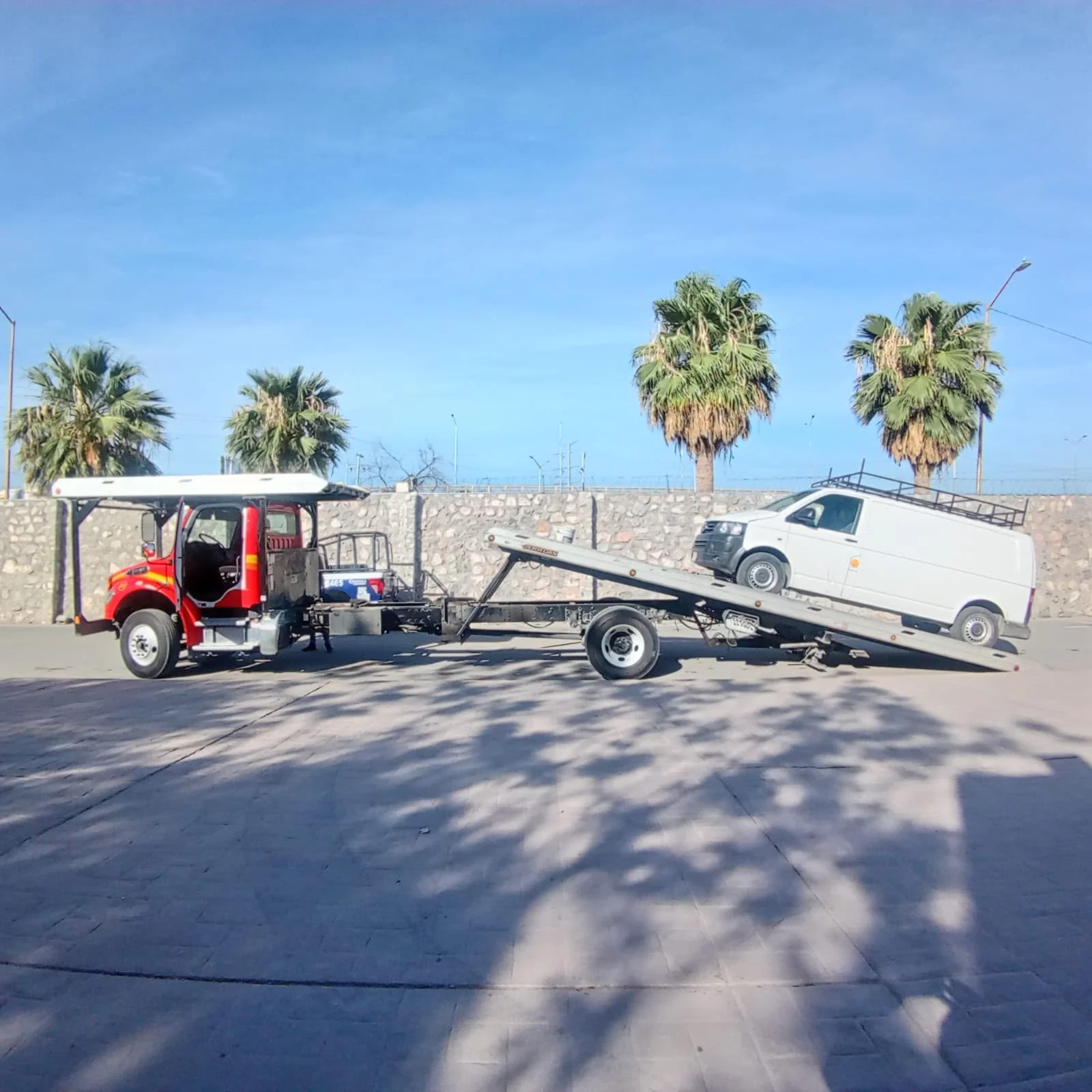 Recupera Policía Municipal vehículo con reporte de robo y detiene a conductor