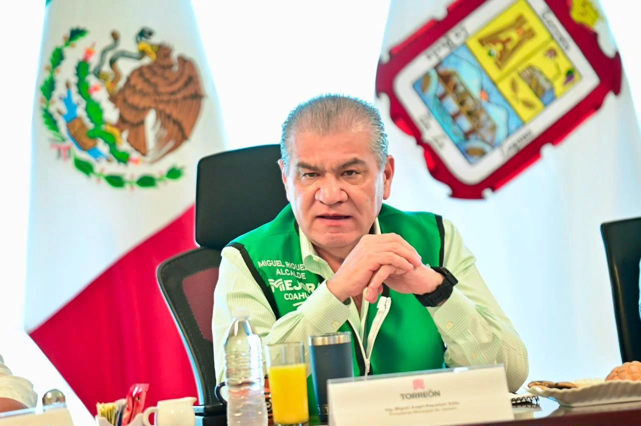 Alcalde Miguel Riquelme revisa con Mejora Coahuila agenda de obras y programas para Torreón