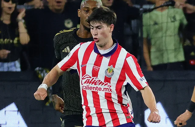 La Hormiga González se va a Europa; Chivas y Olympiacos llegaron a un acuerdo