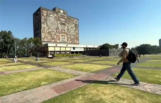 Sheinbaum pide a la UNAM más austeridad para ampliar cupos de ingreso a la educación