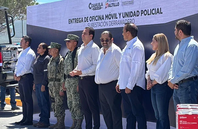 Recibe Alcalde patrulla, oficina móvil y 20 cámaras del Sindicato Automotriz