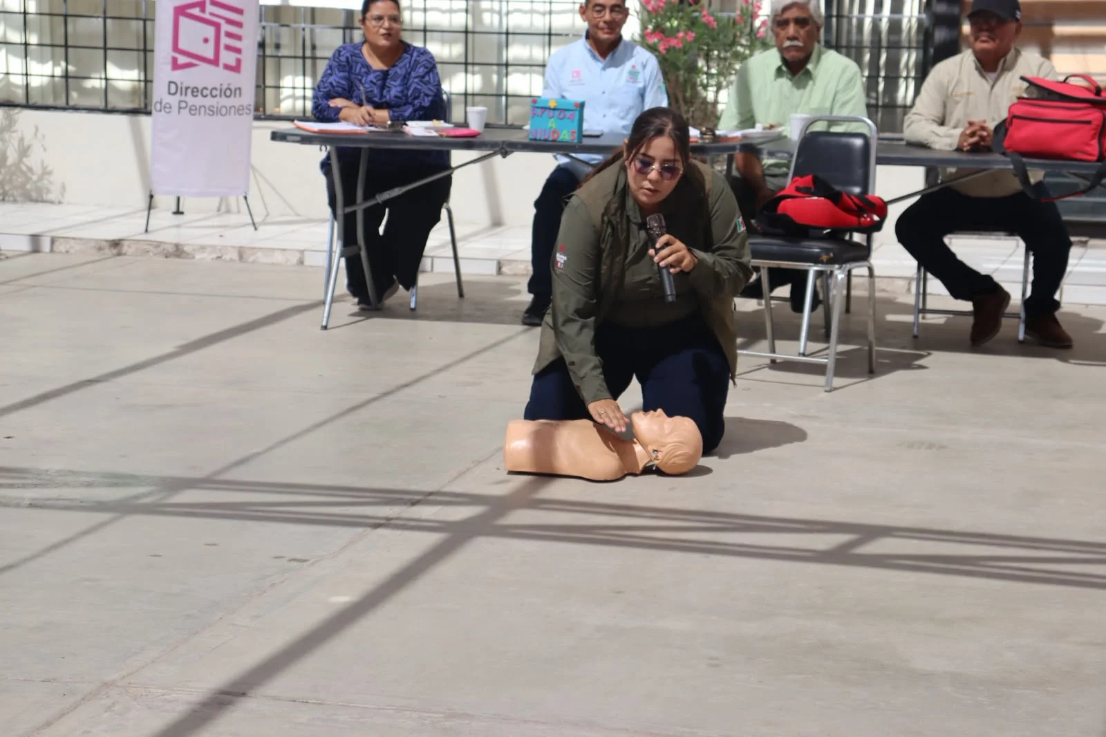 Jubilados y pensionados de Torreón reciben capacitación en primeros auxilios