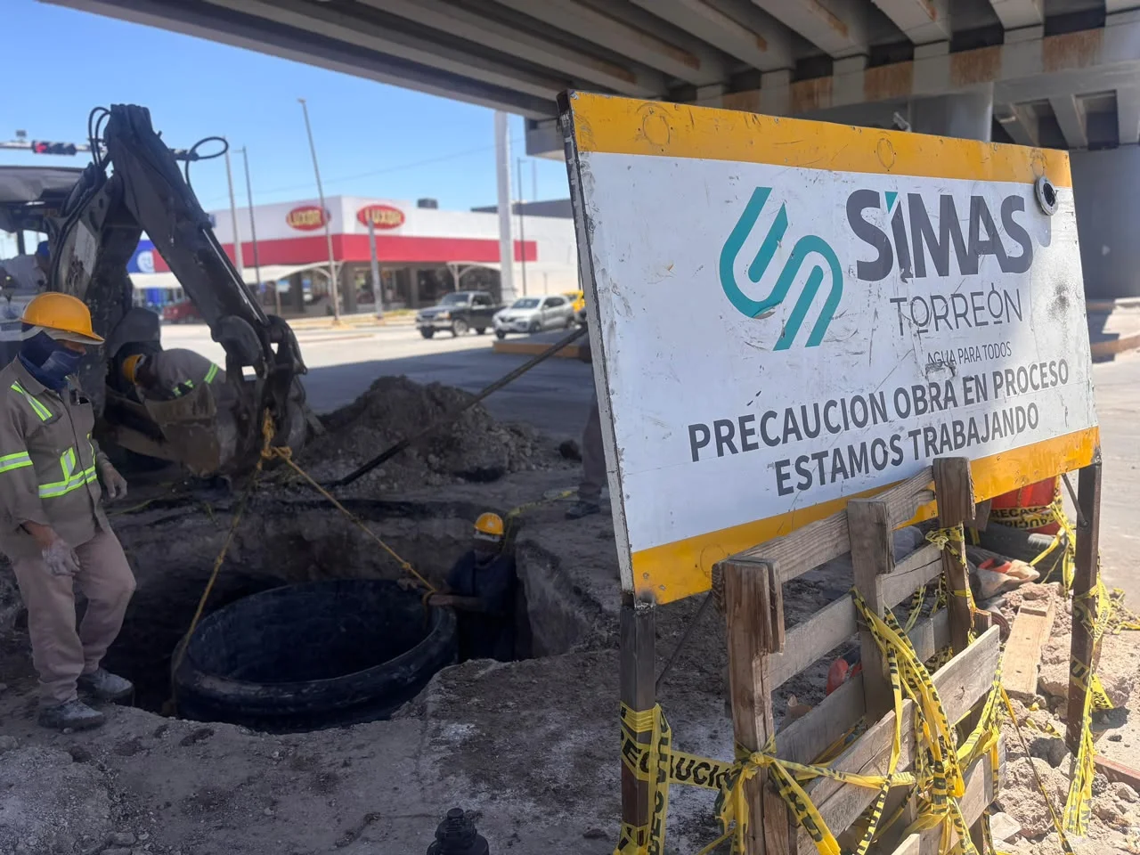 Trabajan en reparación de drenaje tras socavón en Rodríguez Triana