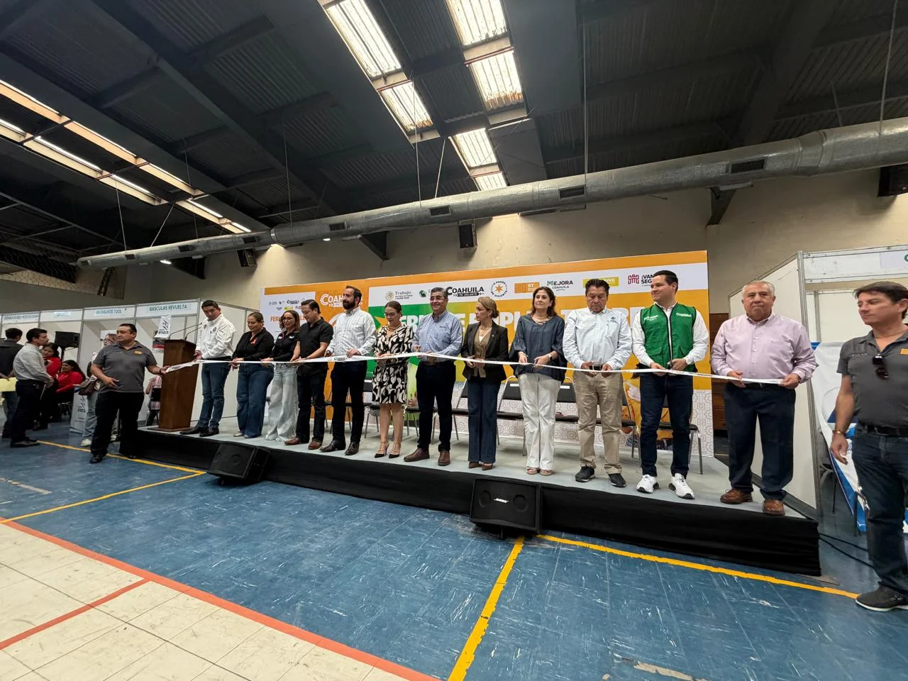 Realizan Feria del Empleo en Torreón; participan 52 empresas y ofertan mil 500 vacantes