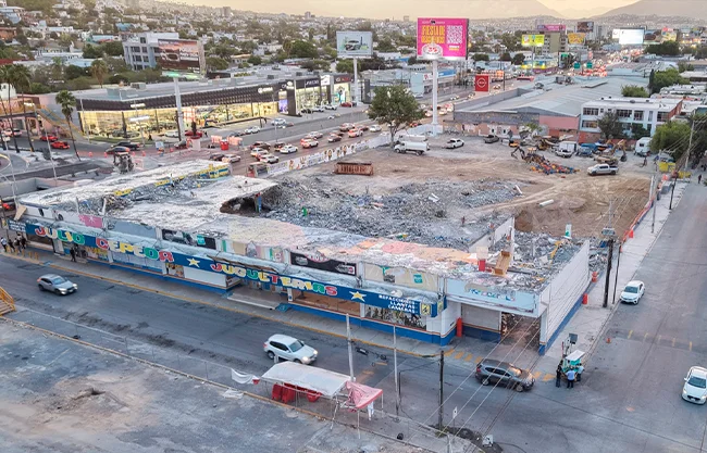 Desaparece el 'paraíso del Juguete' en Gonzalitos; icónica Julio Cepeda se convierte en escombros