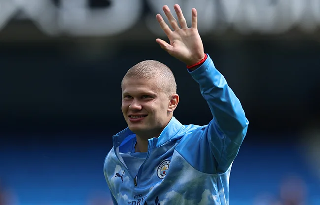 Haaland sorprende con un nuevo corte de cabello en su regreso a la Premier League