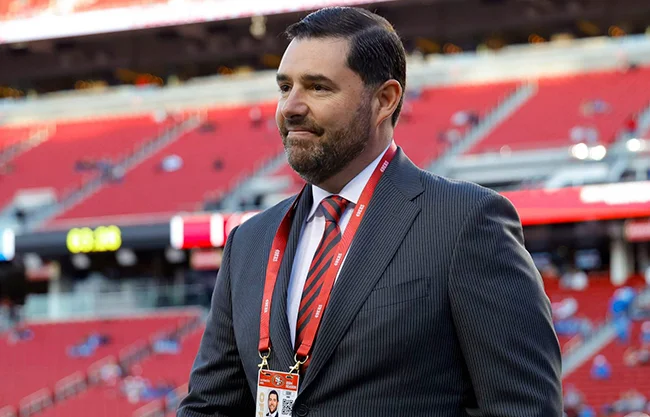 Arrestan infraganti al dueño de Niners; la NFL investiga el caso