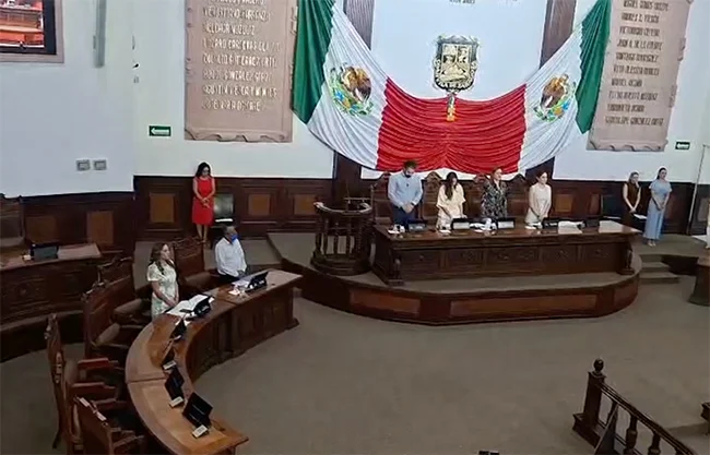 Honran a oficial caído en cumplimiento del deber; diputadas y diputados guardan un minuto de silencio