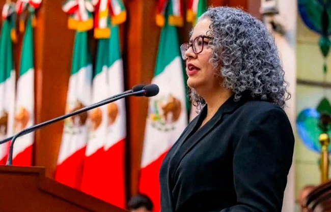 Asume Graciela Domínguez la gubernatura interina de Sinaloa y sostiene primer encuentro con gabinete