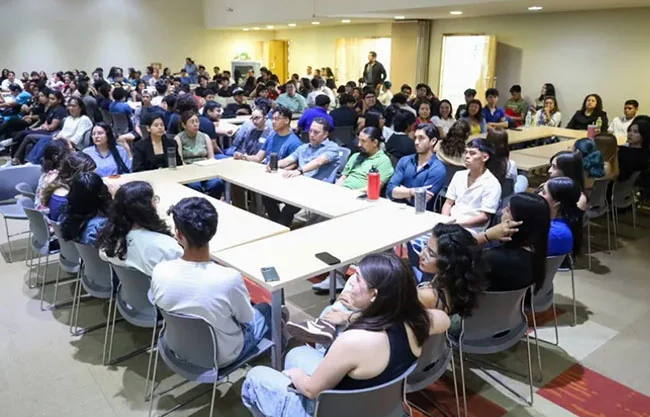 Detienen a dos hombres que presuntamente hicieron trampa en el examen en línea de la UNAM
