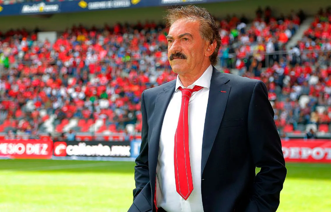 La Volpe cuestiona el cuerpo técnico de Rafa Márquez en la Selección Mexicana